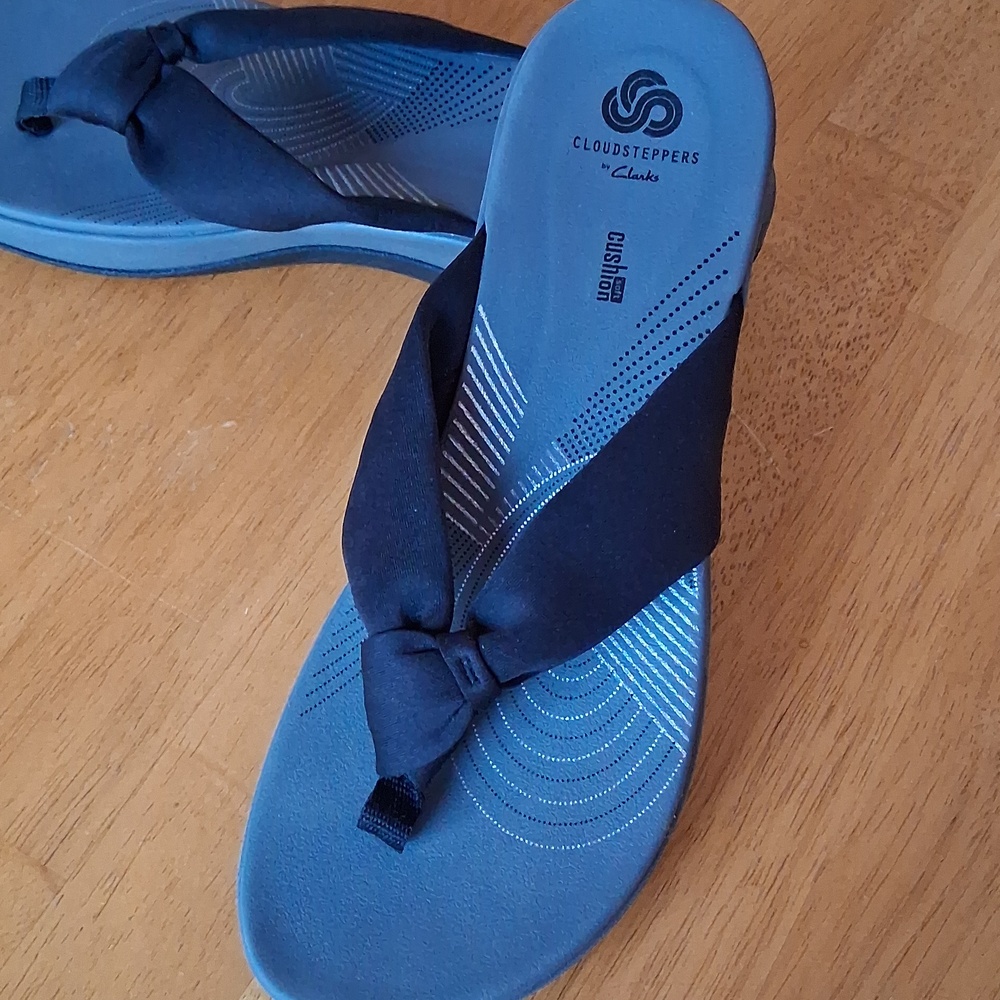 Clarks Black And Grey Knotted Thong Flip Flops